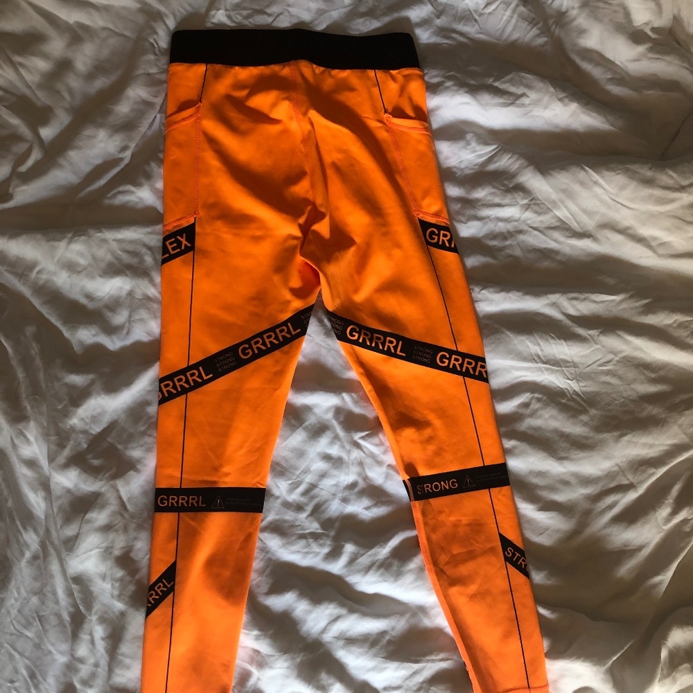 GRRRL Caution tape Leggings, Size Amanda/Heather